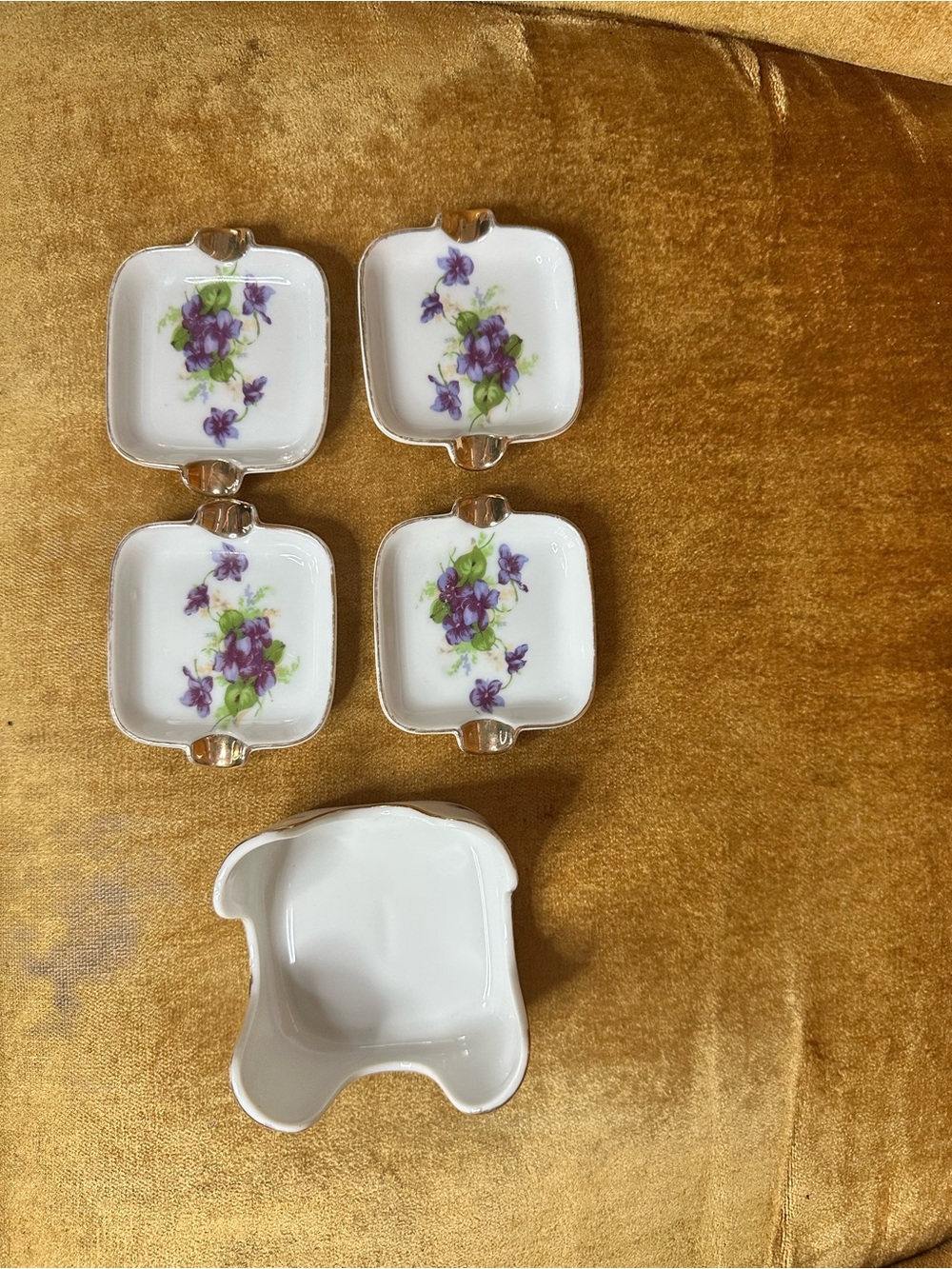 Set of 4 Mid Century Lefton Mini Ashtrays with Holder Violets Floral Vintage - Picture 4 of 13
